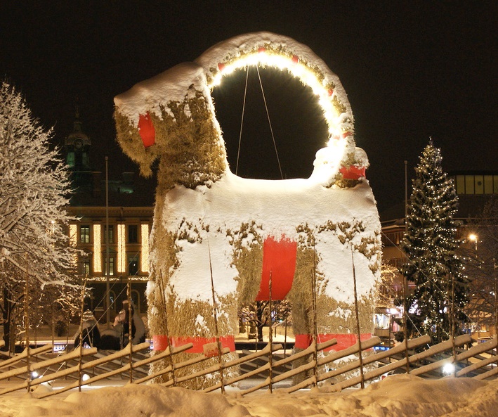 Svezia: la capra di paglia di Gävle