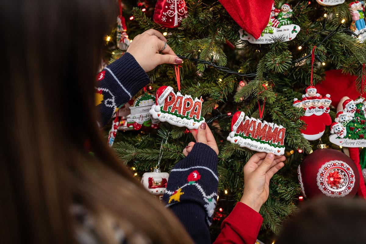 Come decorare l'albero di Natale come esperti